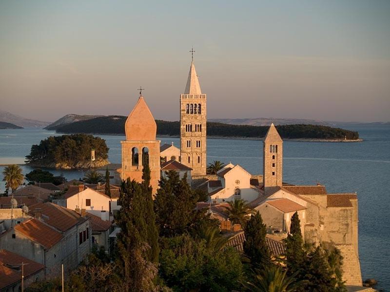 Апартаменти Lux Attic Old Town Rab Раб Екстер'єр фото
